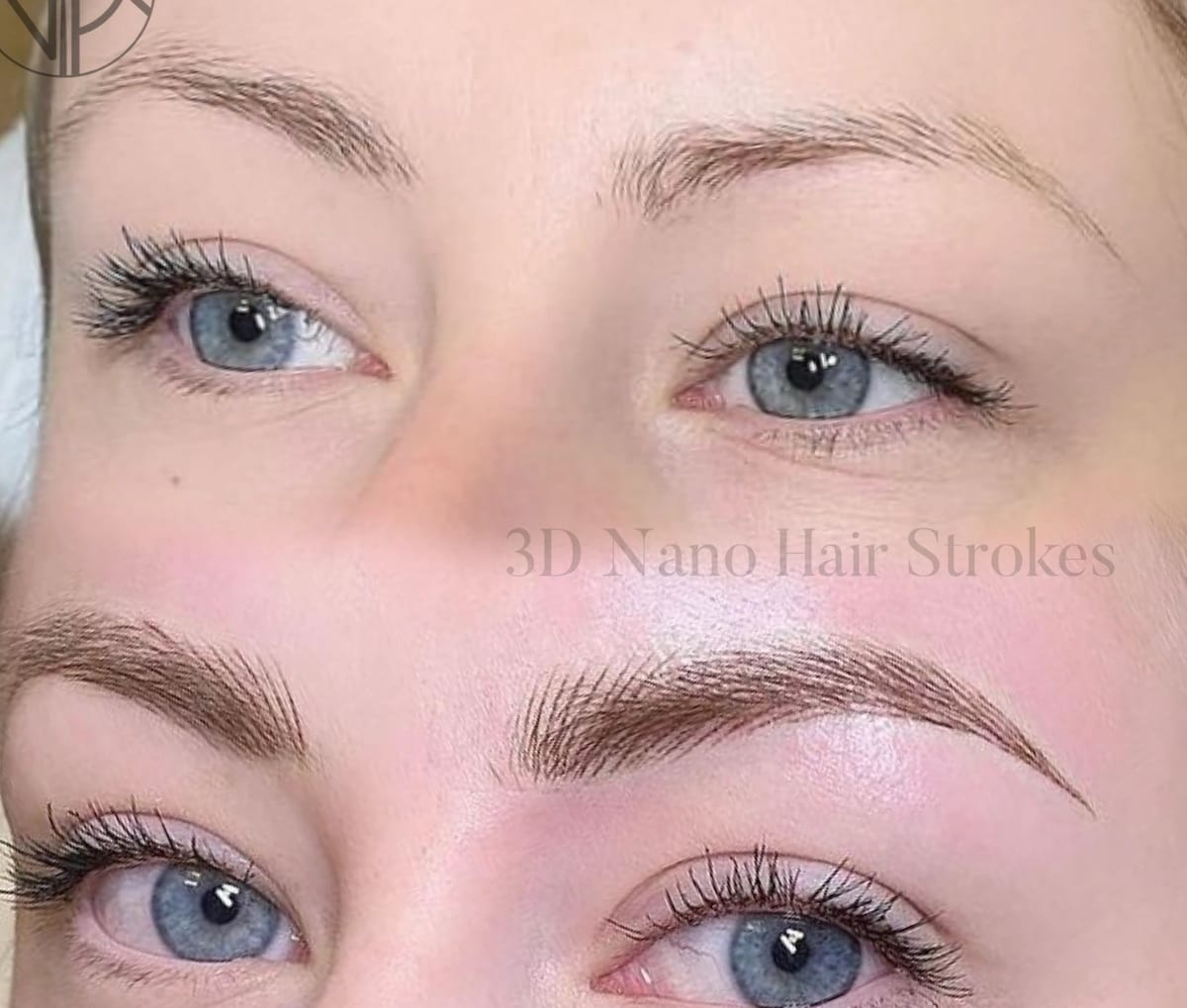 Ögonbryn före och efter nano brows, blå ögon